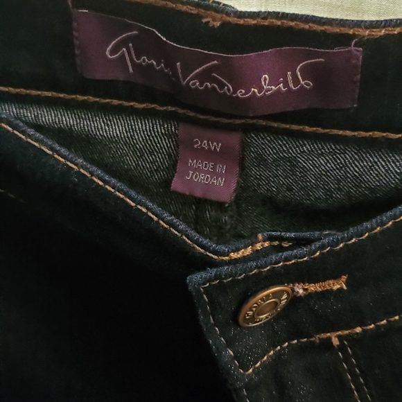 Gloria Vanderbilt Classic Fit Short Amanda Jeans - Picture 4 of 6